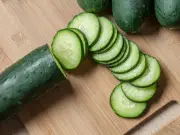Keep Cucumbers Fresh for 19 Days with Kitchen Paper in Sealed Bag