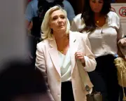 Le Pen Verdict Poses Gut-Wrenching Dilemma: Run or Step Aside?