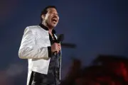 Lionel Richie Thanks Fans After Returning to Stage from Illness