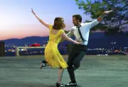 Lionsgate 'corrects' Ryan Gosling's bent wrist on La La Land poster