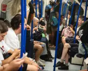 London Tube Passengers Swelter in Temperatures Above Legal Limit for Cattle