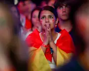 Madrid Fans Defy Heat and Boredom to Cheer Spain to World Cup Victory