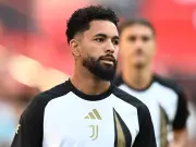 Man United handed perfect transfer opportunity as midfielder's 'dream' emerges