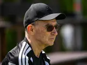 Martin O'Neill: Celtic board told me to decide future before Christmas