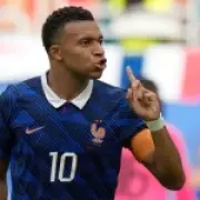 Mbappe Predicts Messi Will Score in World Cup Final After France Loss