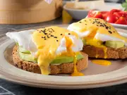 Michelin Chef's Vinegar Trick for Perfect Poached Eggs Every Time