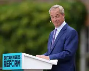 Nigel Farage returns for aimless speech to mega-fans in Norfolk