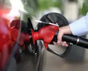 Oil price surge over $100 threatens petrol costs as Trump mulls Iran attack