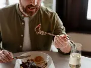 Oncologist Warns: Cut Processed Meat and Alcohol to Reduce Cancer Risk