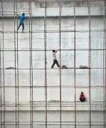 Oncologist's iPhone Photo Captures Construction Workers' Isolation