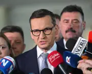 Poland's main rightwing opposition splits after loyalty pledge ultimatum
