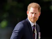Prince Harry Arrives in UK Solo After Palace Withdraws Accommodation