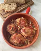 Rachel Roddy’s Simpler Take on Michèle Roberts’ Classic Chicken Saute