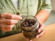 Raisins vs Sultanas: Key Differences in Colour, Sweetness, and Texture