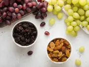 Raisins vs Sultanas: Key Differences in Texture and Culinary Uses