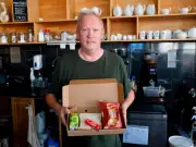 Reform council leader threatens to report café owner for free kids' meals