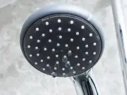 Remove limescale from shower head in 10 minutes with 2 ingredients