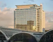 Renzo Piano's Glass Cube Towers Over Stirling Prize Shortlist of Brick Buildings