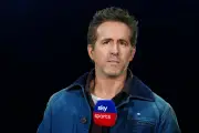 Ryan Reynolds Makes Surprise Deadpool Appearance at Comic Con