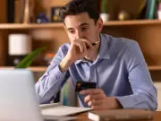 Santander Warns of Holiday Scams as Customer Losses Spike 32%