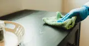 Simple Homemade Dust Repellent Spray Recipe Using Vinegar and Olive Oil