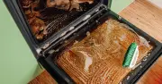 Soda Crystals Better Than Vinegar and Baking Soda for Oven Cleaning, Woman Finds