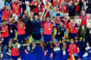Spanish football fans flood London streets after World Cup win