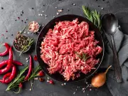 Sprinkle Baking Soda on Beef Mince for Juicier, More Flavorful Meat