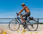 Taps Aff: Scots Men Go Shirtless in Hot Weather, Letter Says
