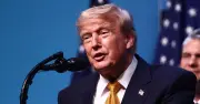 Trump Swaps Planes at UK Base After Iran Assassination Threats Force Secret Service Change