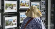 UK House Prices Drop £3,832 in July as World Cup and Heat Distract Buyers
