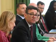 UK Inflation Falls to 2.6% in Boost for New PM Andy Burnham