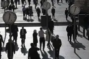 UK Job Vacancies Fall as Private Sector Wage Growth Drops Below 3%