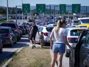 UK Minister Urges France to Prioritise Flow Over EU Border Checks Amid Summer Delays