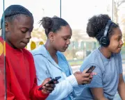 UK Teens Criticize Proposed Social Media Curfew as Pointless
