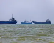 US and Iran Clash Over Strait of Hormuz After Weekend Attacks