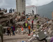 Venezuela's 'moles': amateur rescuers dig for quake survivors in rubble