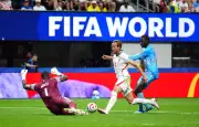 Wayne Rooney Backs Referee's No-Penalty Call on Harry Kane Dive