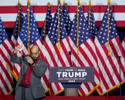 White House teleprompter operator on leave over Trump speech bets