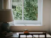 Windowsill Water Bowl Trick Cools Home Without AC, Man Claims