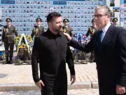 Zelensky awards Starmer top honour in final Kyiv visit as PM