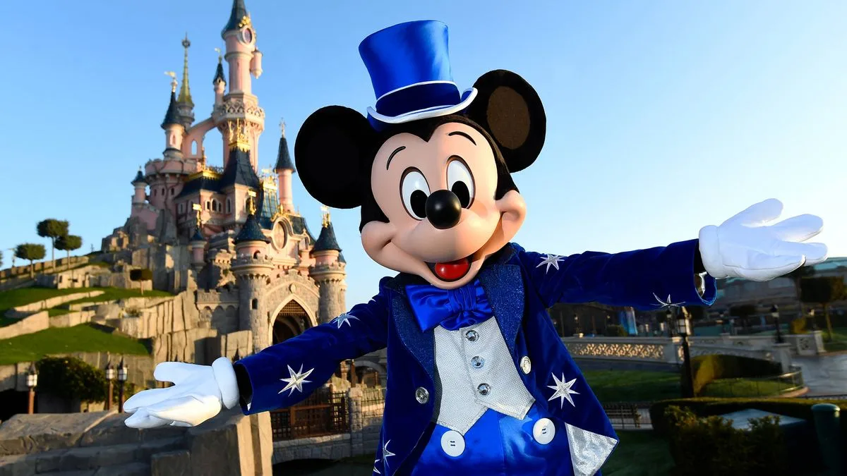 Disneyland Paris visitors hit by 'insane' queues for new Frozen ride