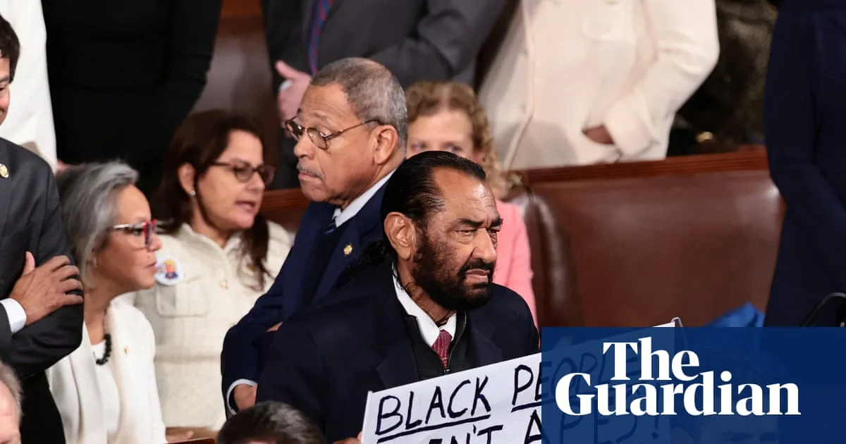 Al Green Ejected from Trump's State of the Union for 'Apes' Protest Sign
