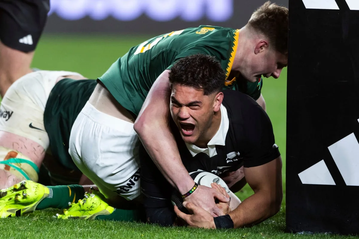 All Blacks hold off Springboks in Eden Park thriller