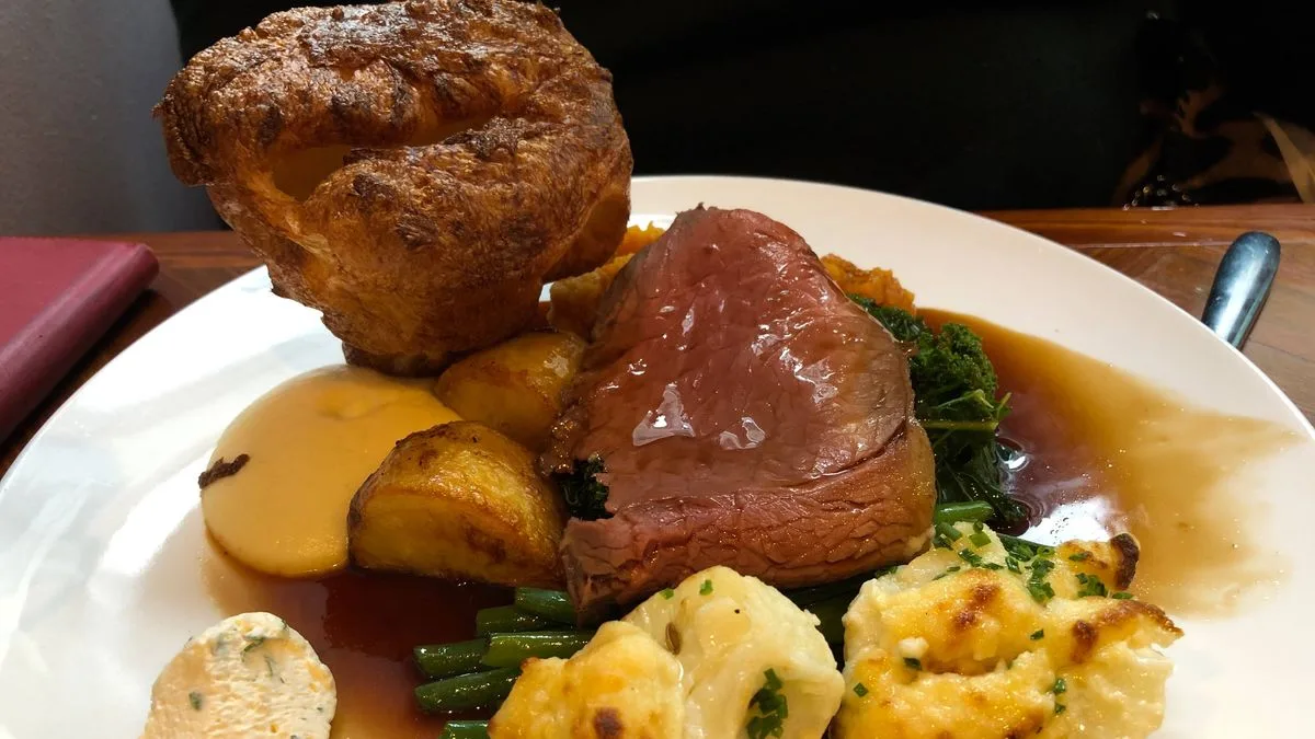 Brit in Benidorm amazed by 'mental' price of Sunday roast dinner