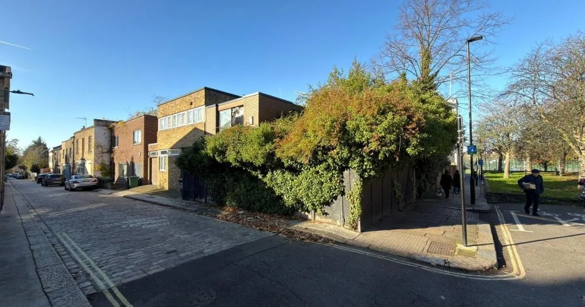 Derelict Camden house with £925,000 guide price heads to auction