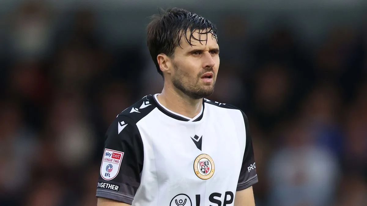 Ex-Arsenal defender Carl Jenkinson hospitalised after dislocating hip in Bromley friendly