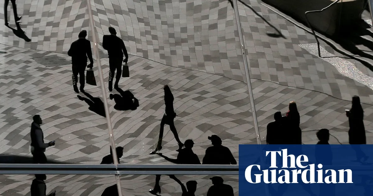 Thousands of Australians lose $1bn in superannuation fund collapses