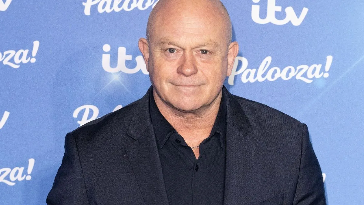 Ross Kemp pays emotional tribute to 'hero' father at funeral