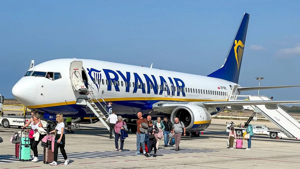 Ryanair slams passengers who take off shoes on flights over foul smell